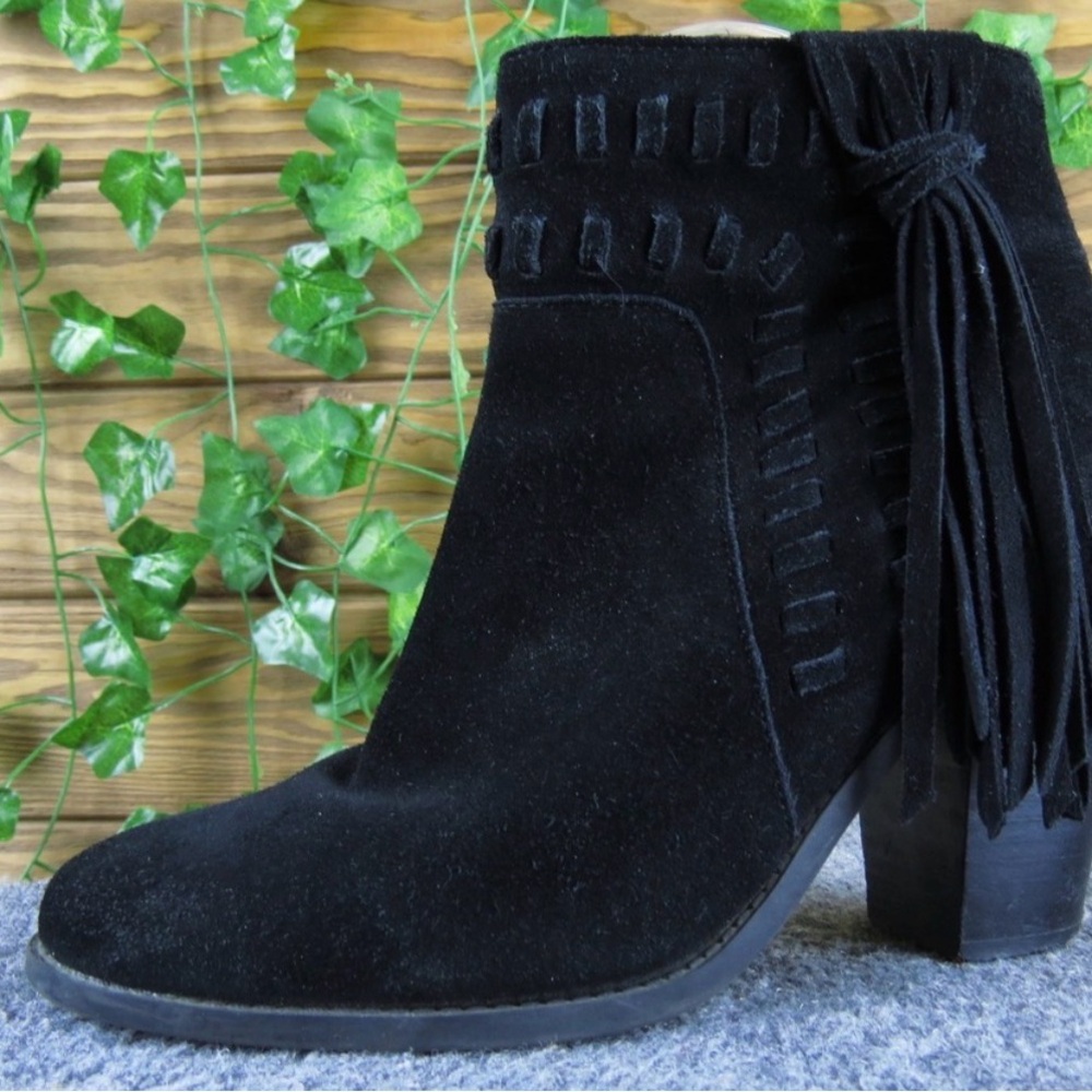 Jessica Simpson Chassie Black
Suede Fringe Heeled Ankle Boots
Size 8.5M